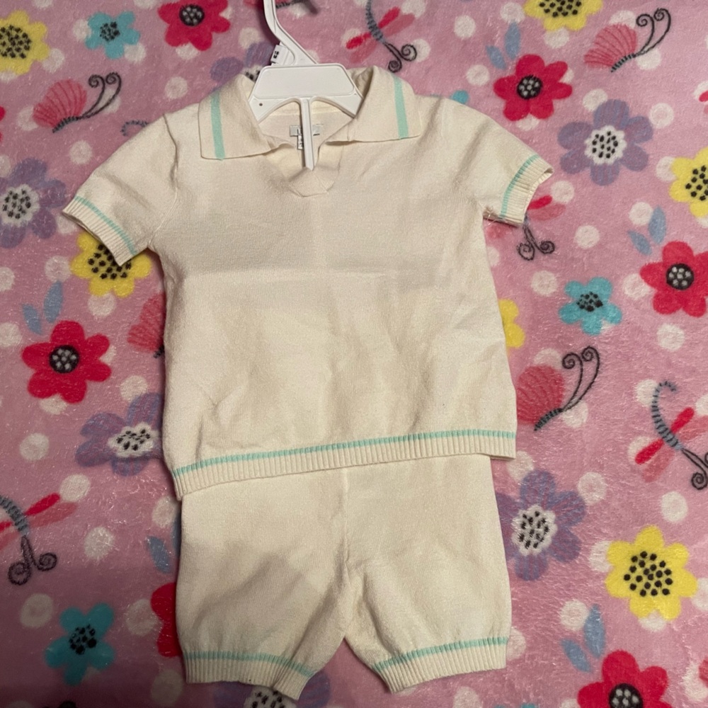 Crème colored 2 - piece with a Teal trim